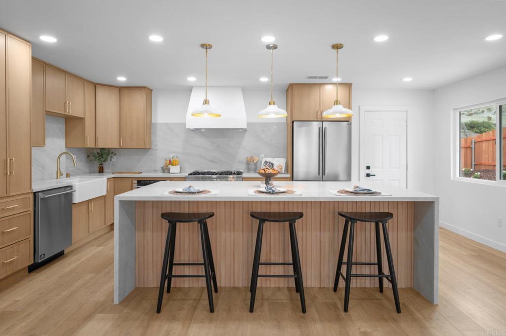 Photo of Listing #PTP2501660