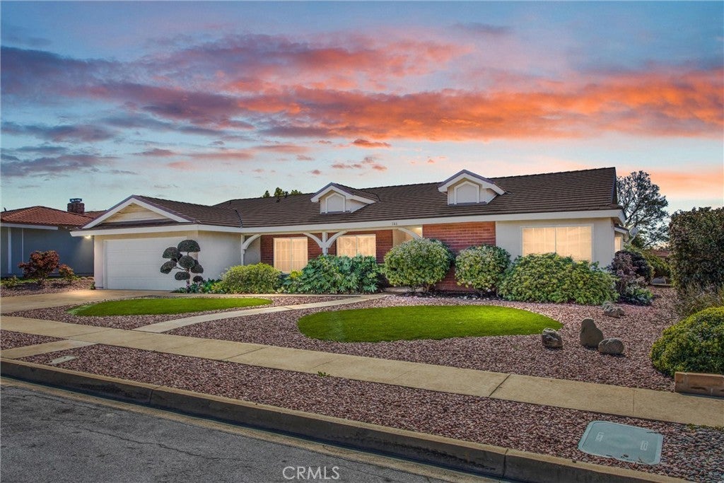 Photo of Listing #IV25048281