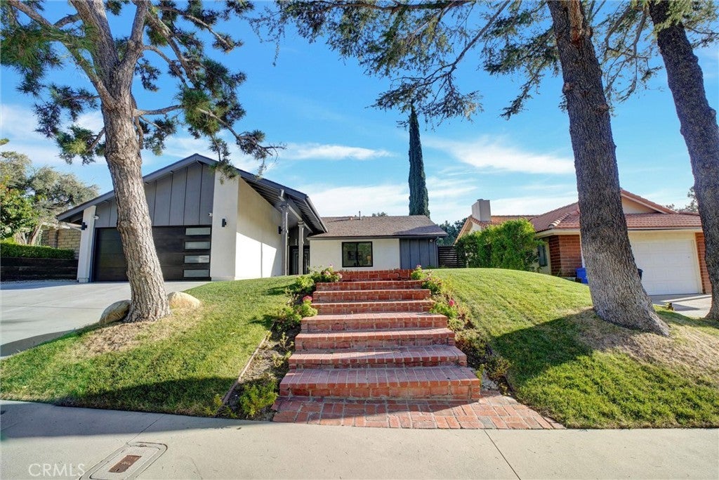 Photo of Listing #SR25050838