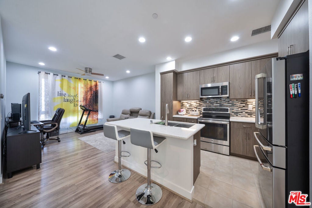 Photo of Listing #25503365