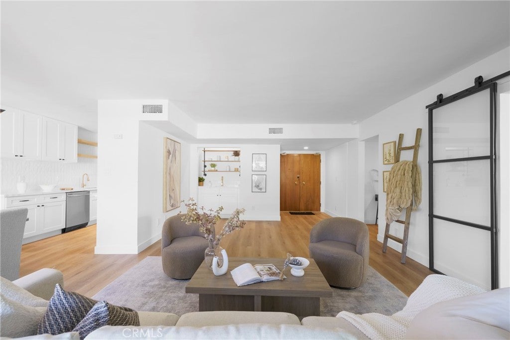 Photo of Listing #PW25053053