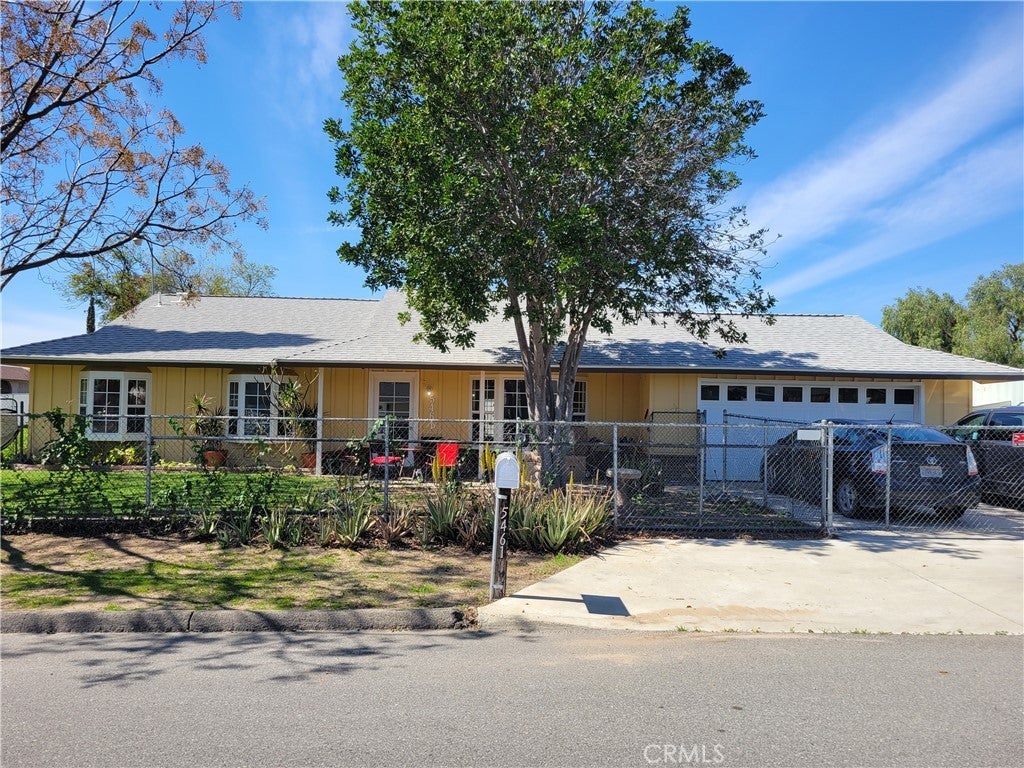 Photo of Listing #IV25048017