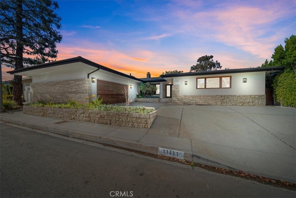 Photo of Listing #SR25053297