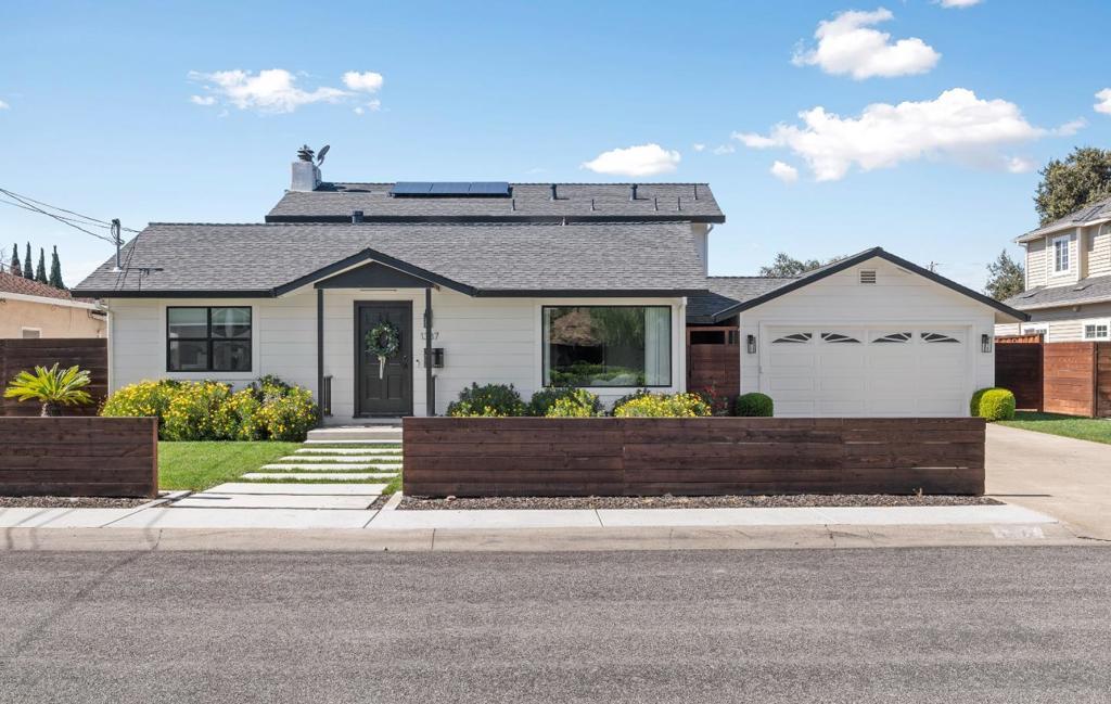 Photo of Listing #ML81997359