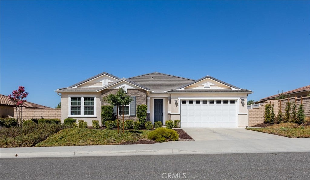 Photo of Listing #IV25047801