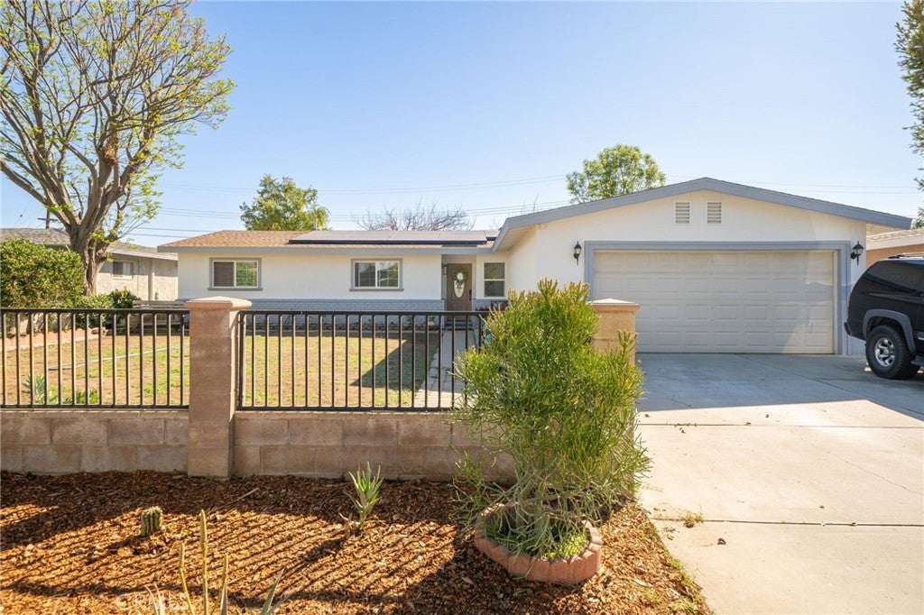 Photo of Listing #IV25053614