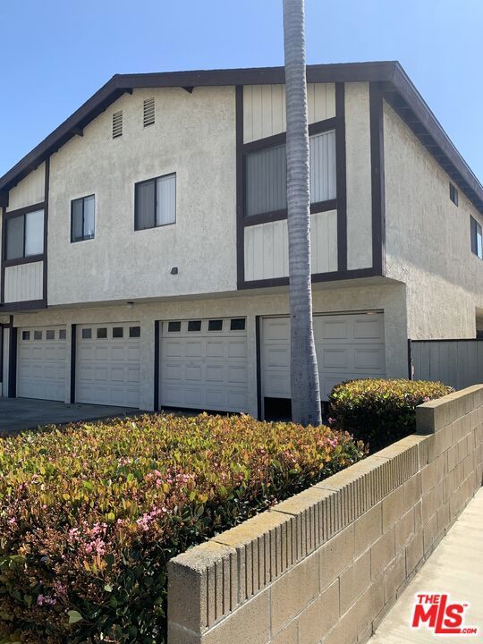 1120 W 164th Street 4, Gardena.