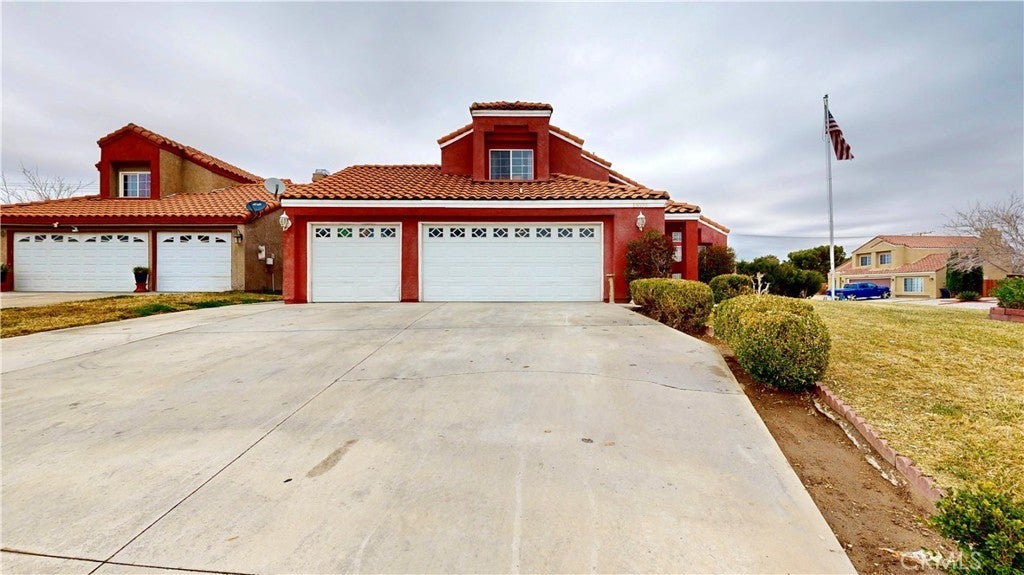 Photo of Listing #IV25054954