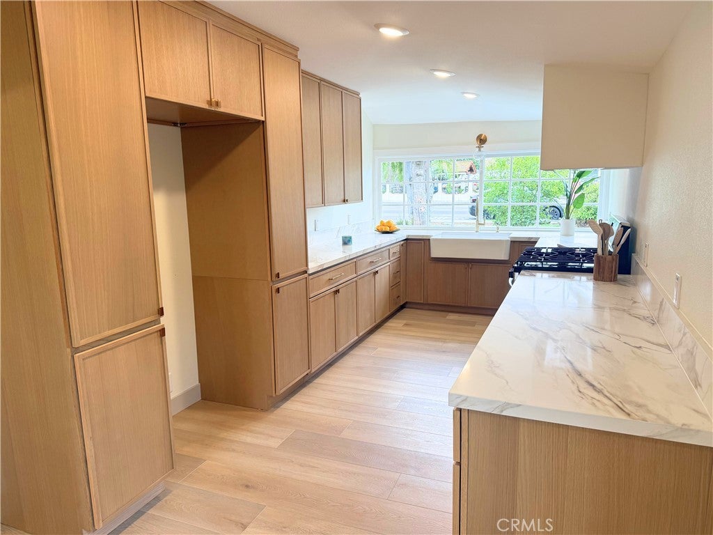 Photo of Listing #IV25055093