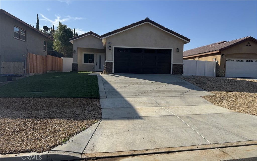 Photo of Listing #IV25055956