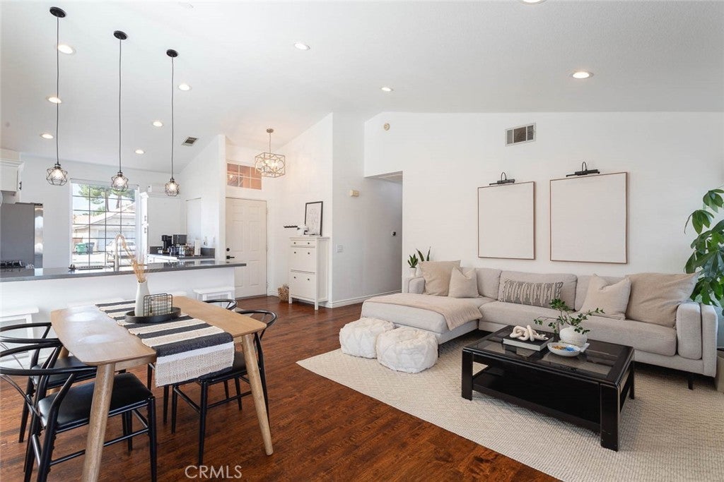 Photo of Listing #SB25056033