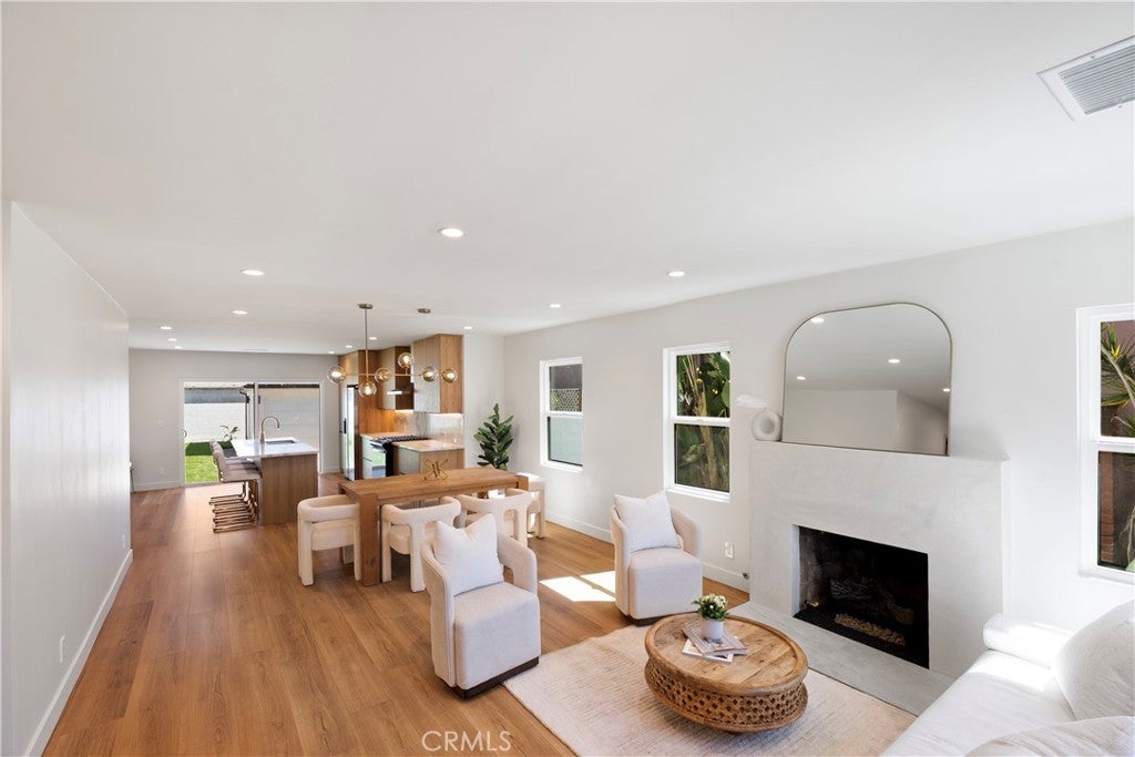 Photo of Listing #DW25056631