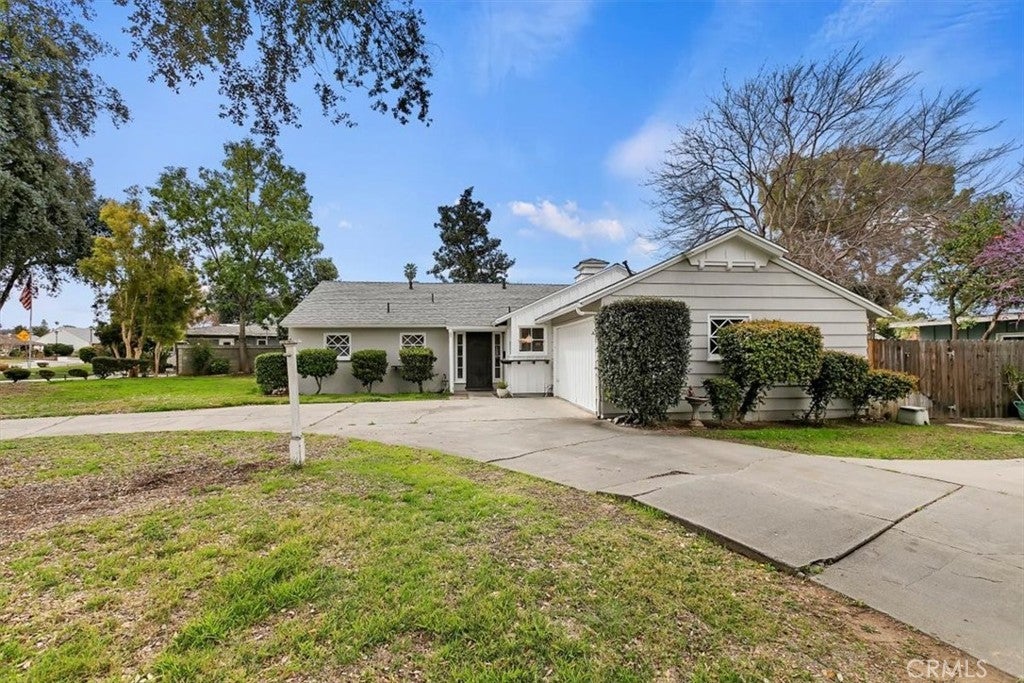 Photo of Listing #IV25057022