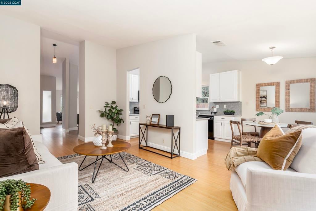 Photo of Listing #41089599