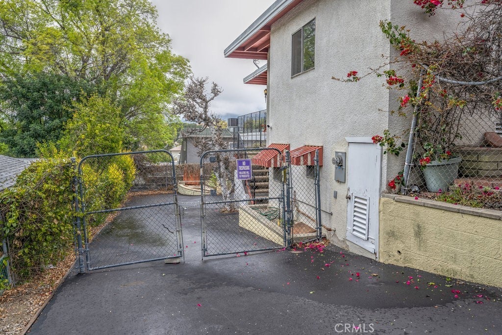 Photo of Listing #SR25057443