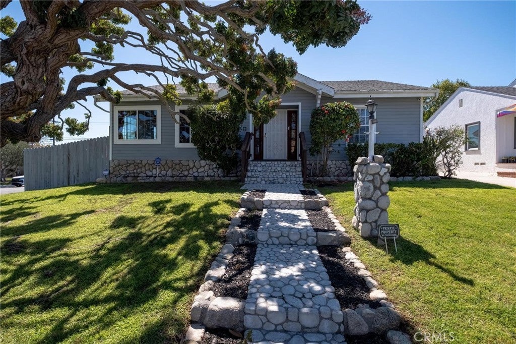 Photo of Listing #SB25057457