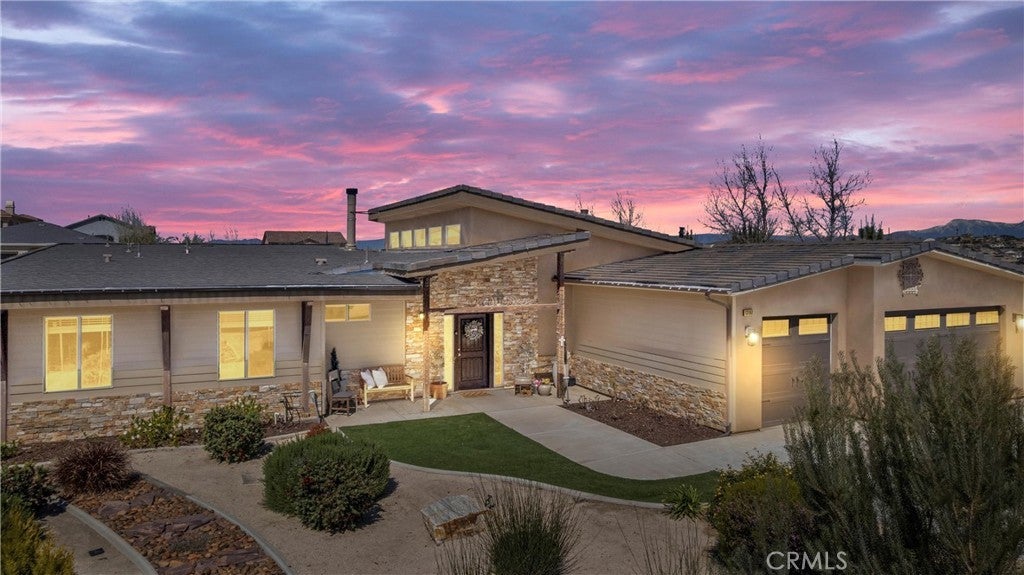 Photo of Listing #IV25057900