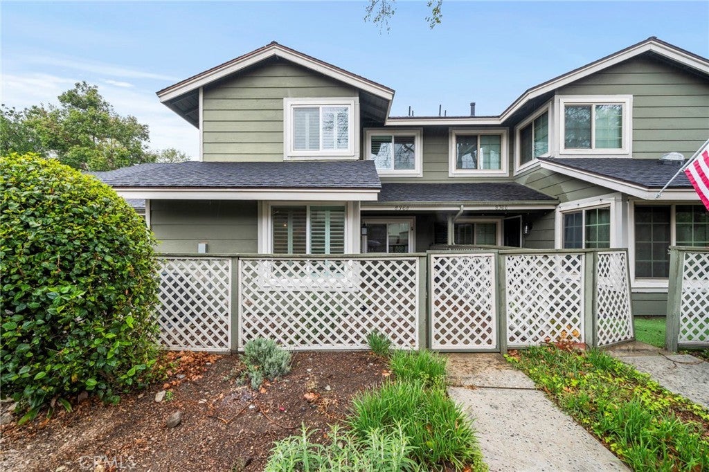 Photo of Listing #IV25057607