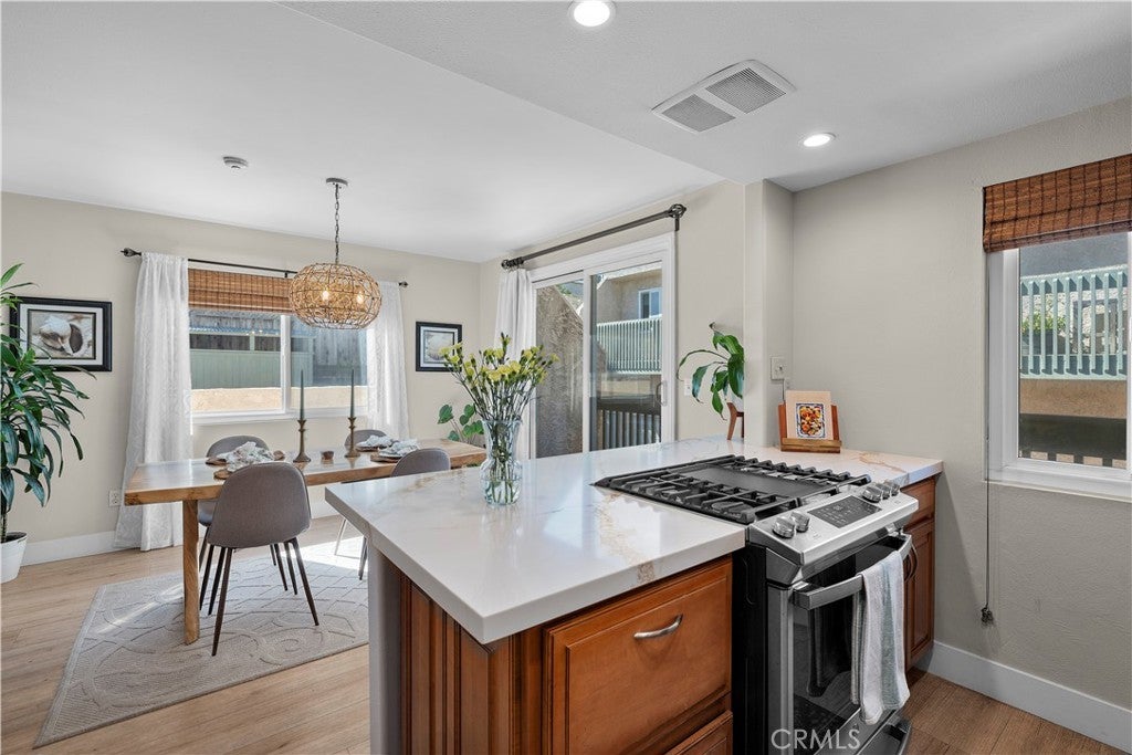 Photo of Listing #SB25040396