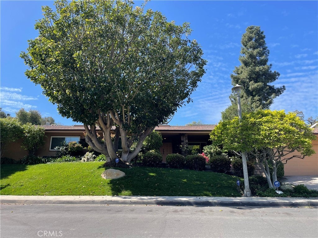 Photo of Listing #SR25058078