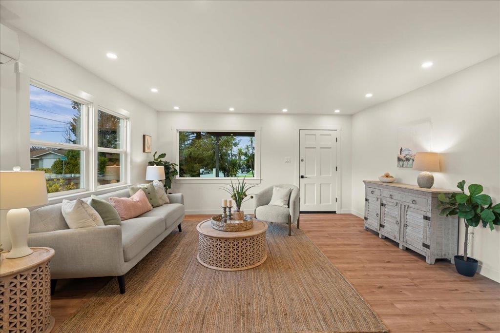 Photo of Listing #ML81998354