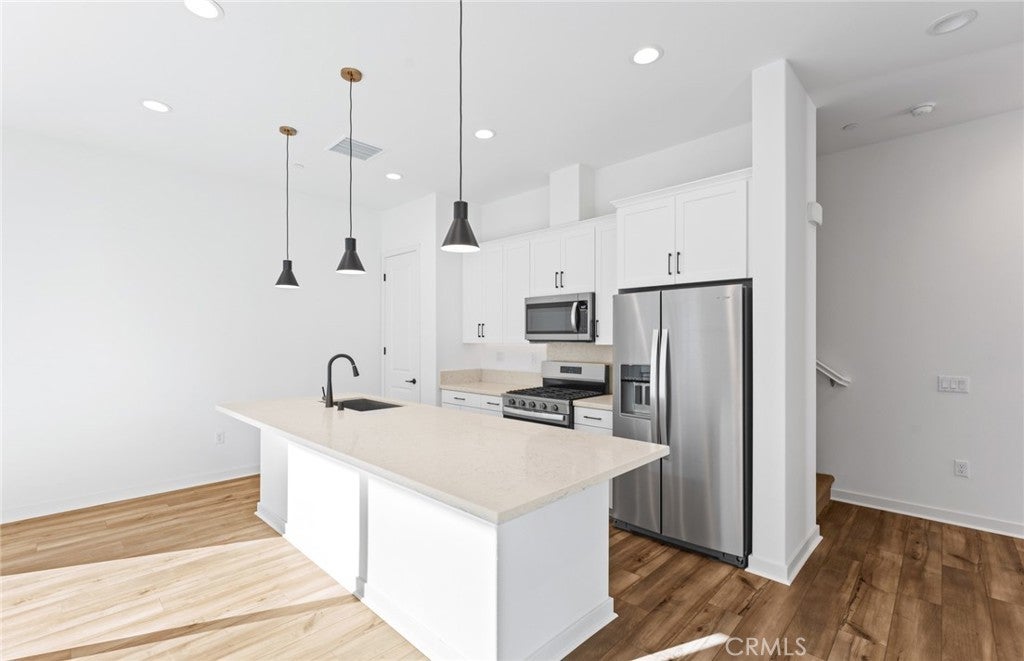 Photo of Listing #IV25059299