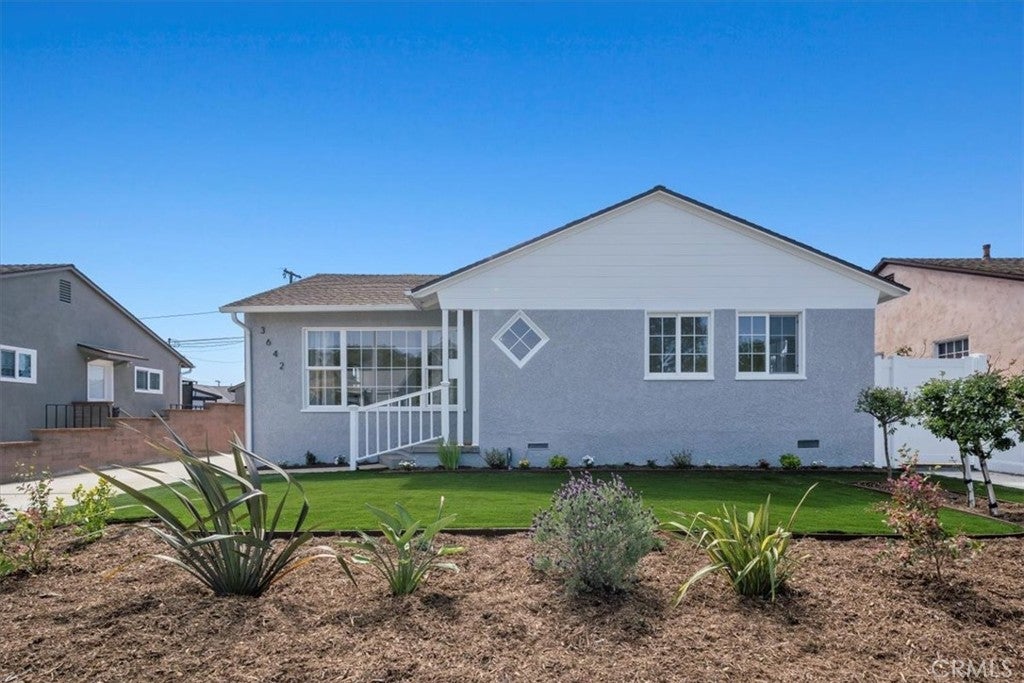 3642 W 180th Place