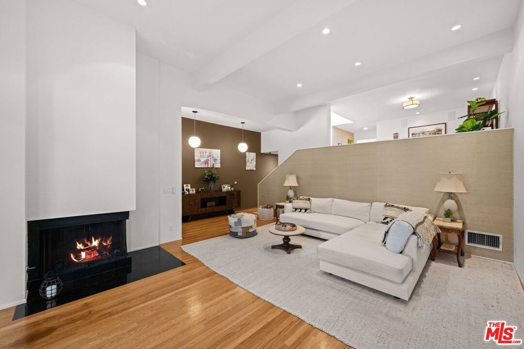 Photo of Listing #25512733