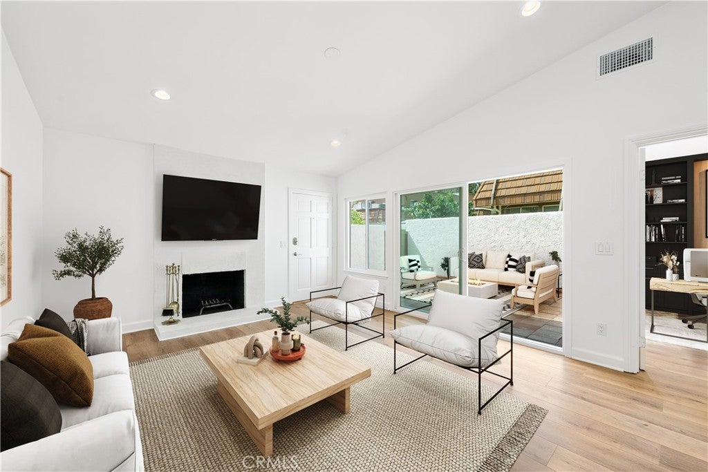 Photo of Listing #SR25059990