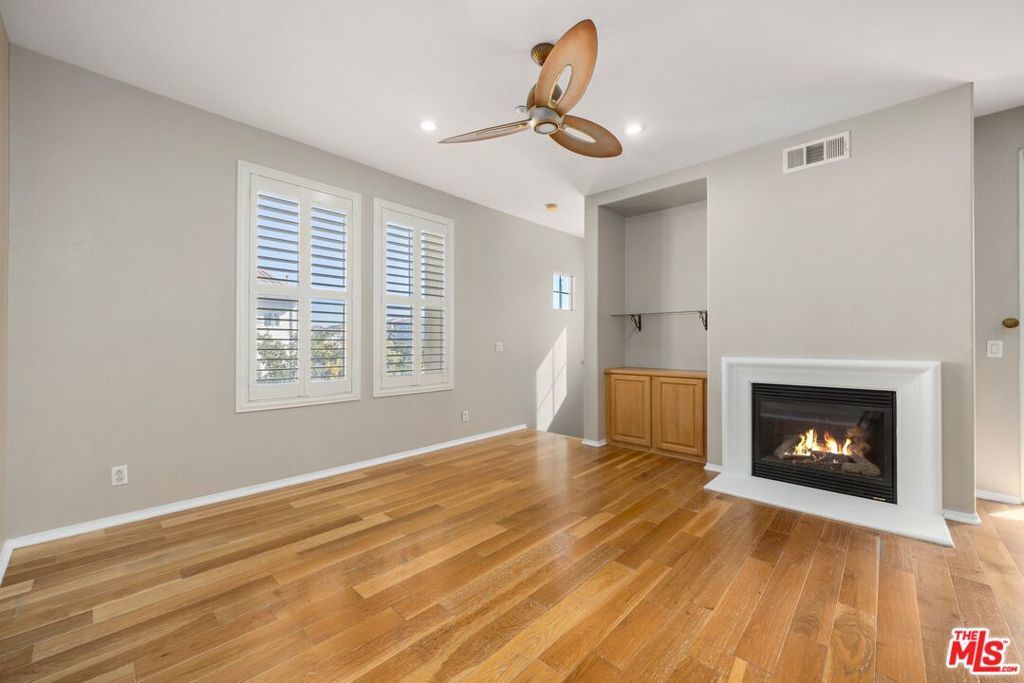 Photo of Listing #25512952