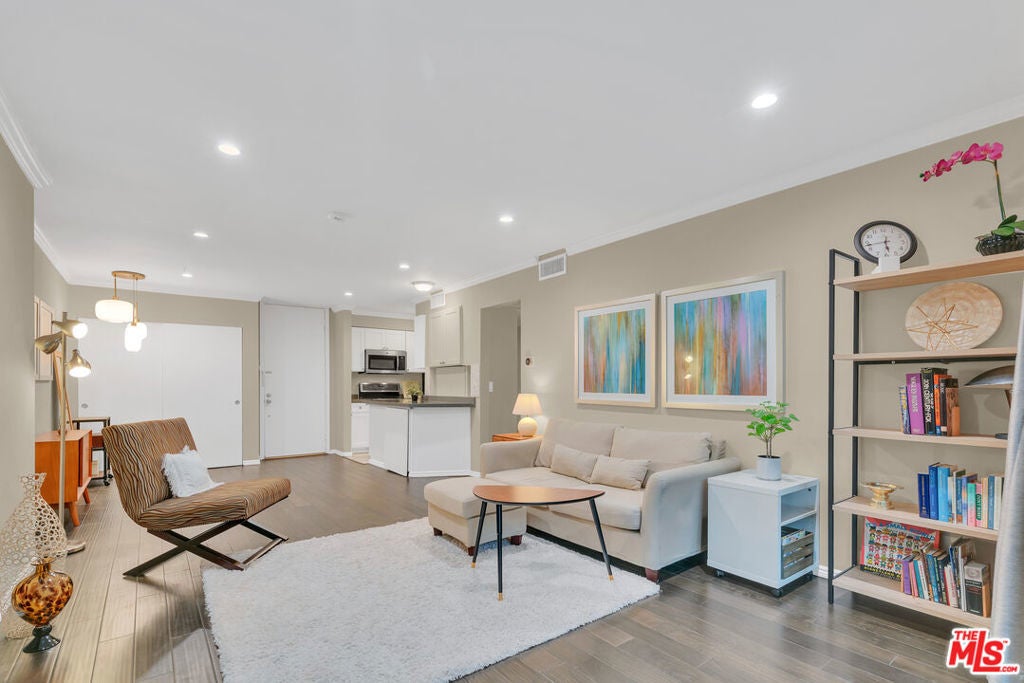 Photo of Listing #25513247