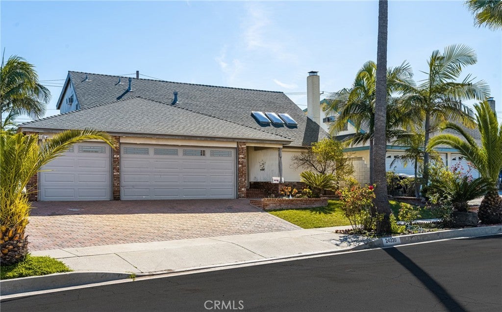 Photo of Listing #SR25058963