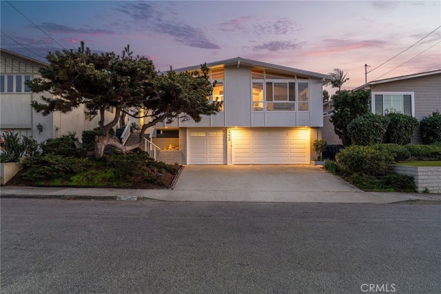 1226 6th Street, Manhattan Beach.