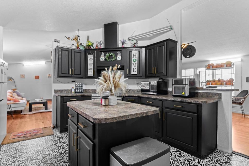 Photo of Listing #ML81998778