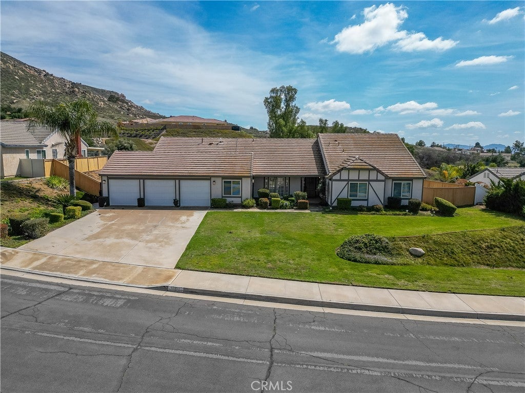 Photo of Listing #IV25024869