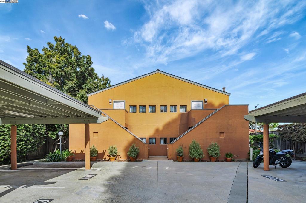 Photo of Listing #41090271