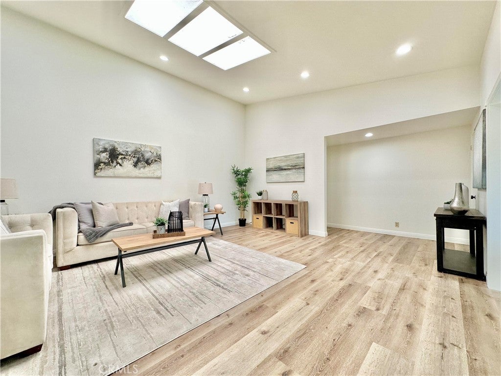 Photo of Listing #PW25062016