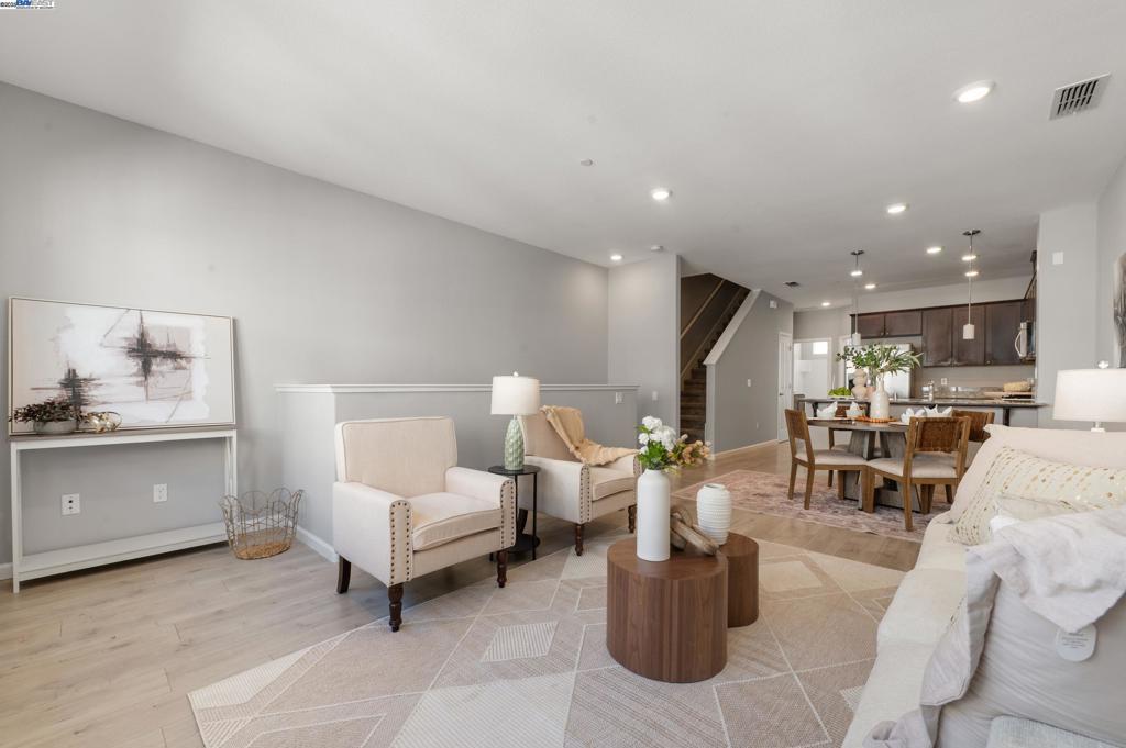 Photo of Listing #41090443