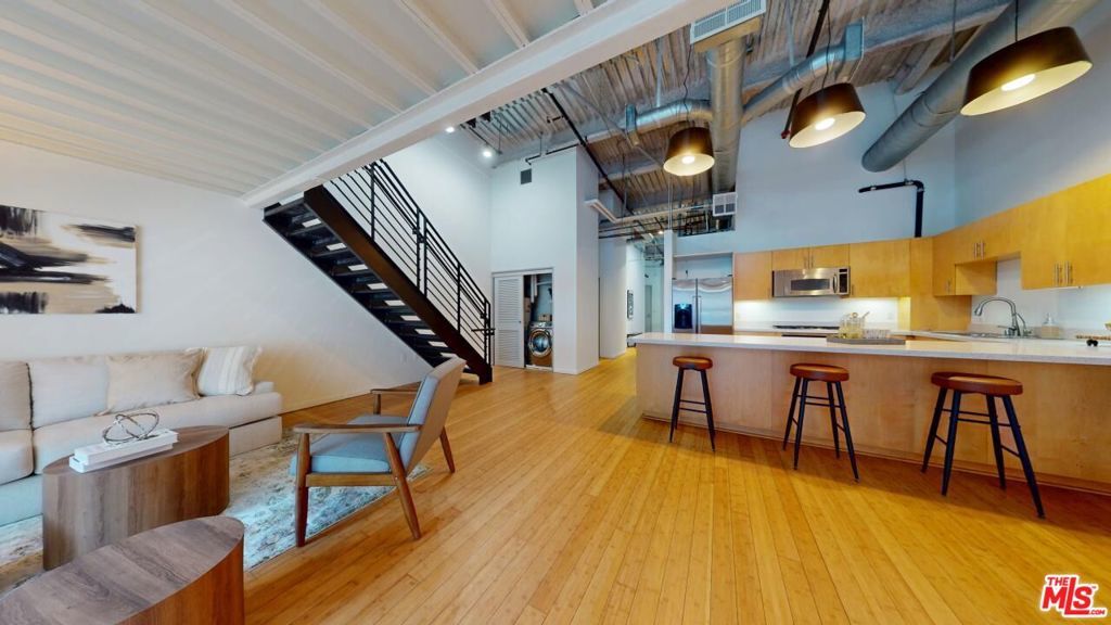 Photo of Listing #25515177