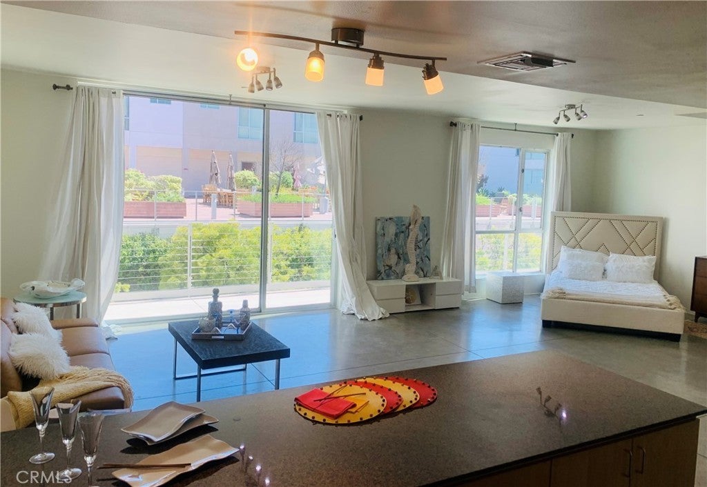 Photo of Listing #SB25063204