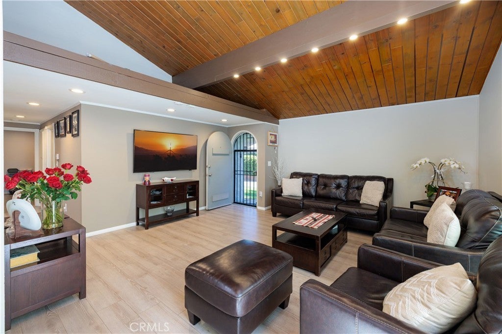 Photo of Listing #SR25063092