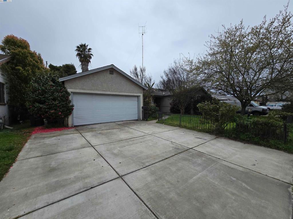 Photo of Listing #41090596