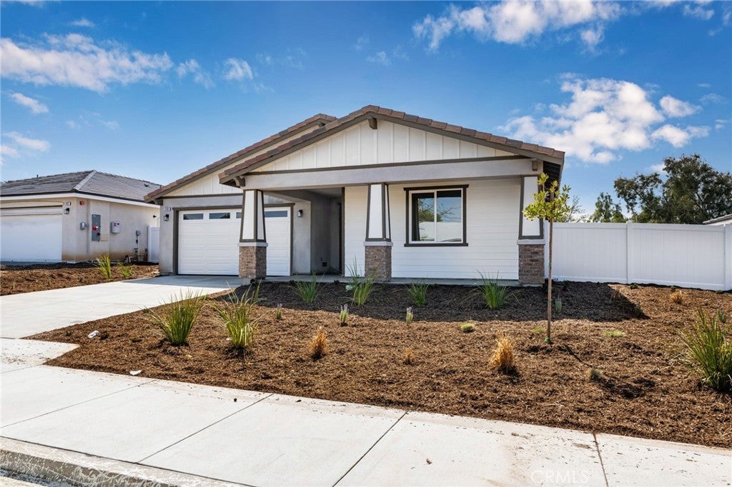 Photo of Listing #IV25064270