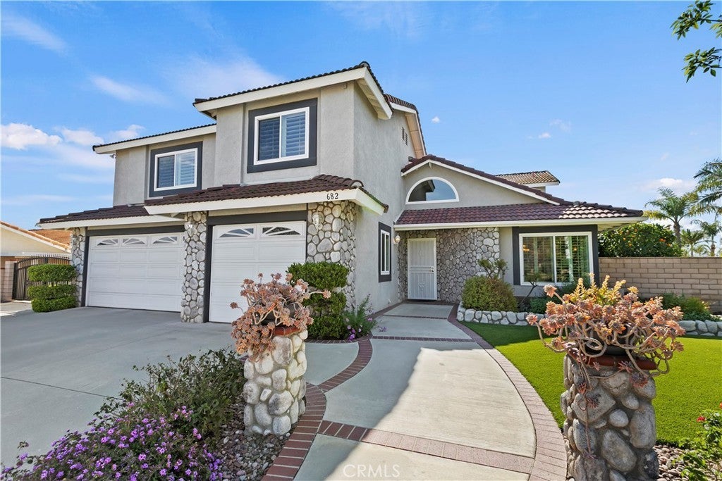 Photo of Listing #IV25063878