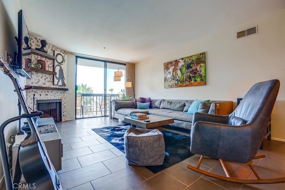 Photo of Listing #SB25057719