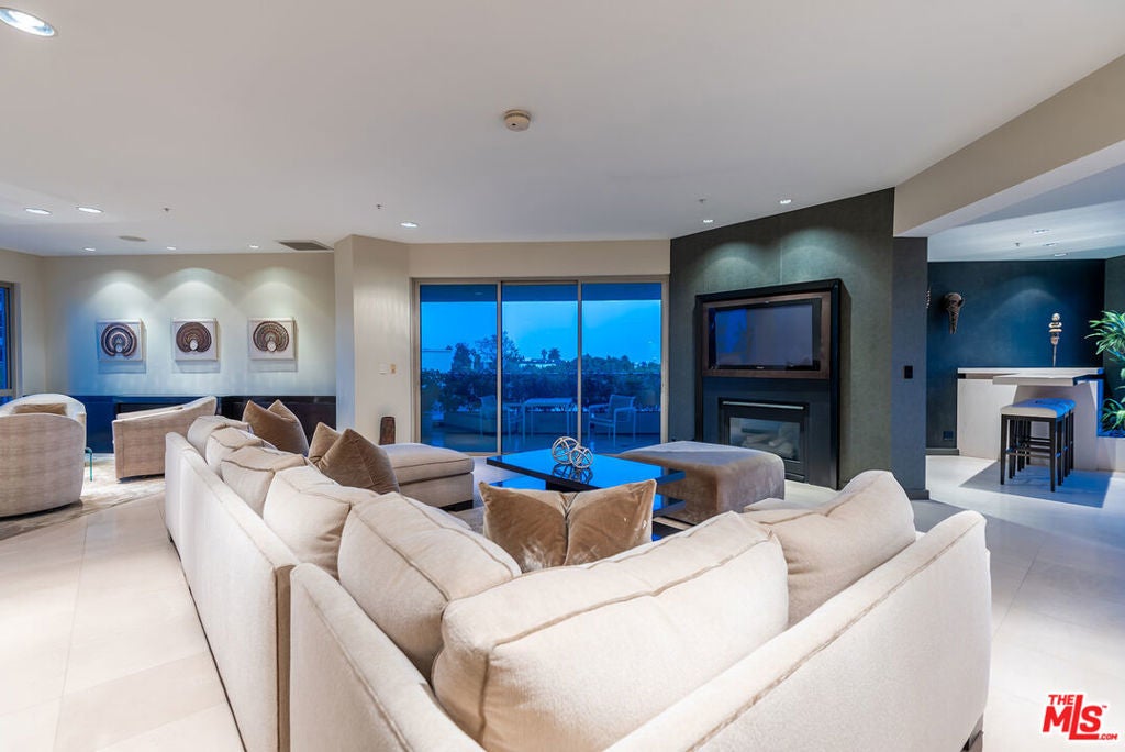 Photo of Listing #25515693