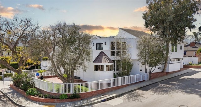 3013 N Poinsettia Avenue, Manhattan Beach.