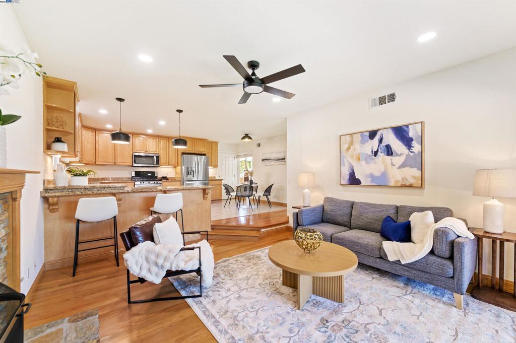 Photo of Listing #41090780