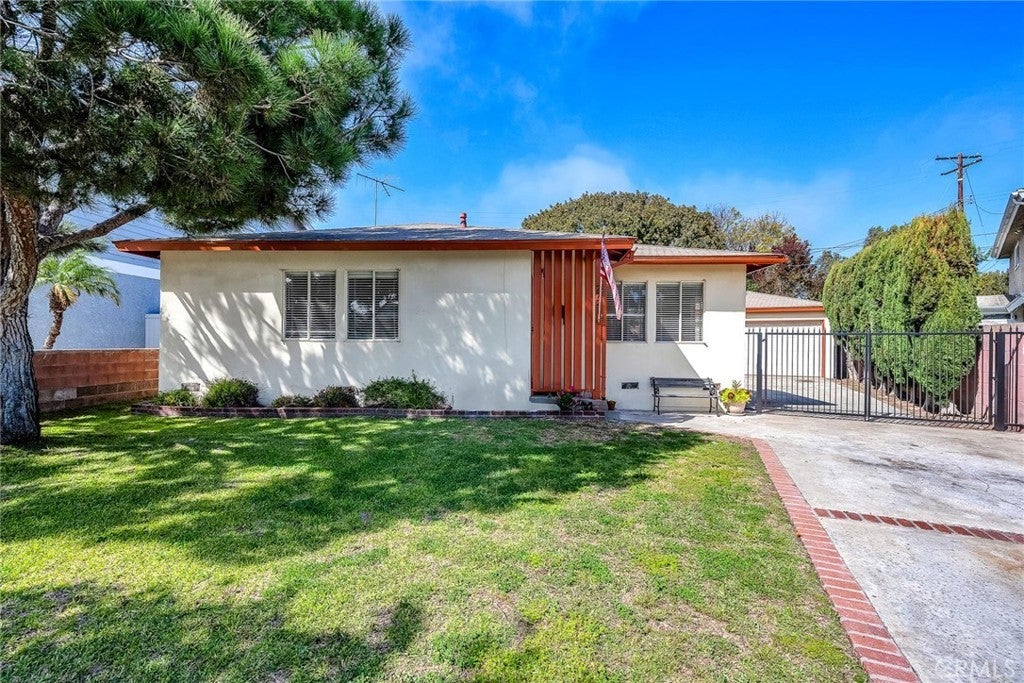 Photo of Listing #SB25065795