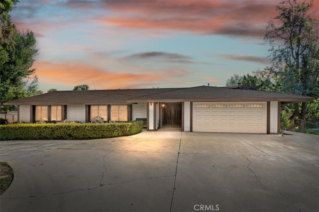 Photo of Listing #IV25065555